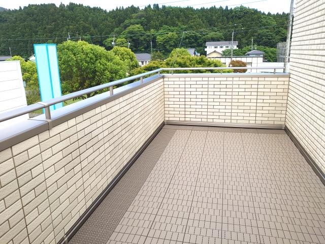 バルコニーとベランダの違い